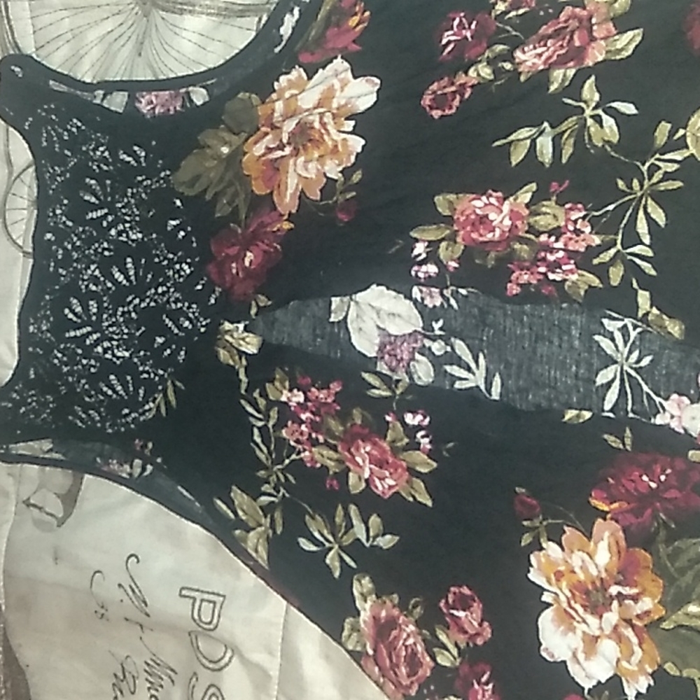 Floral top - Picture 2 of 4